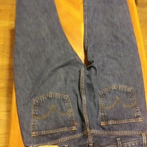 42"x25" Levi 501 blue jeans.
